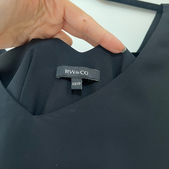 RW&CO Flowy Tank Top - Picture 2 of 4